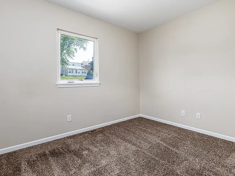 1043 Edina St — Photo 18