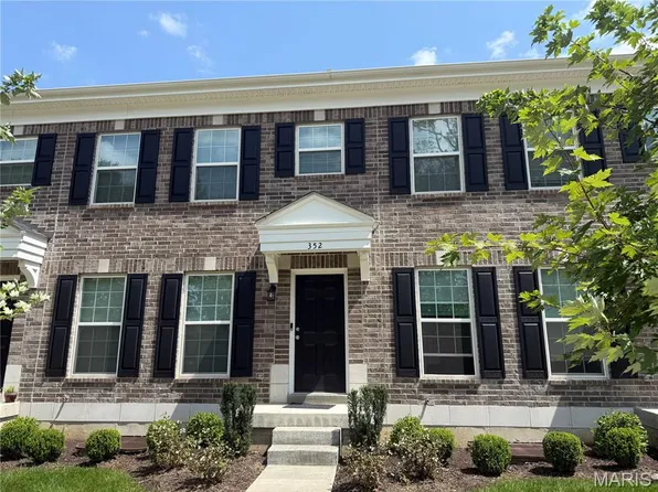 352 Fall Harvest Pkwy, Wentzville, MO 63385