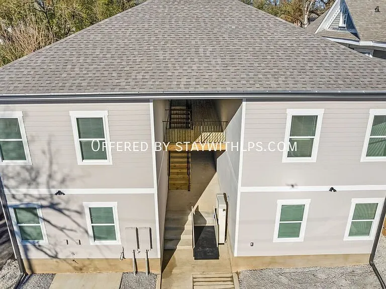 1571 Court Ave #102 — Photo 27