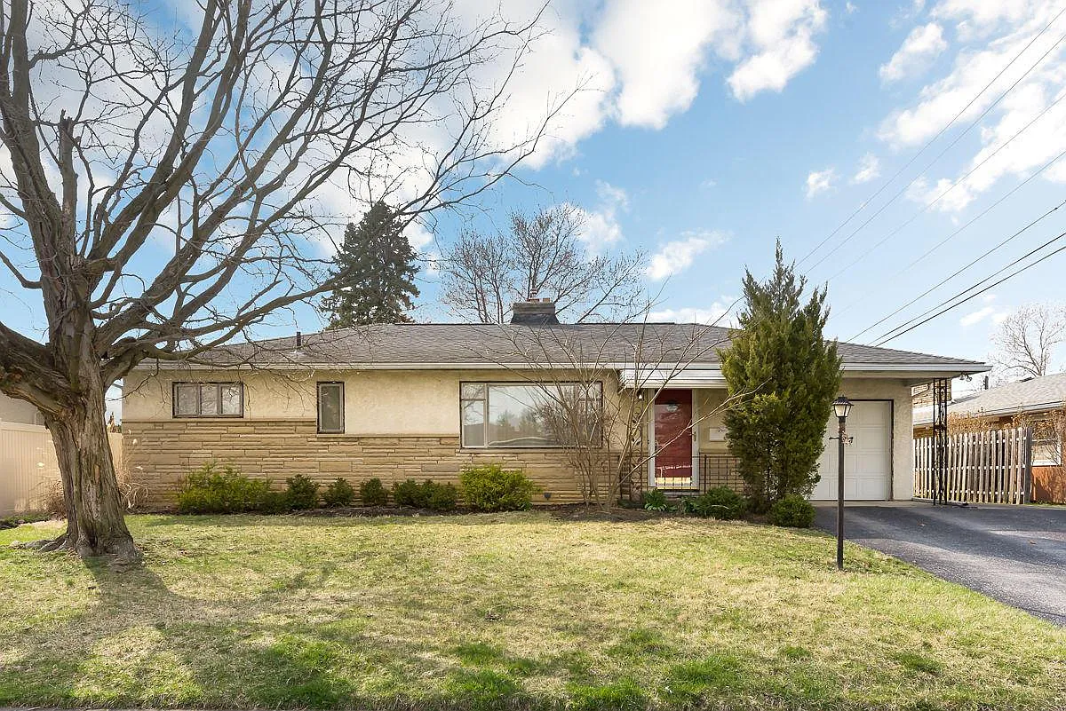 875 Anthony Dr photo 1
