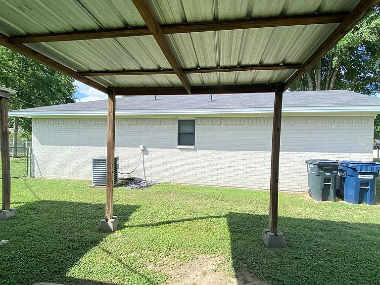 1608 Anderson St — Photo 5