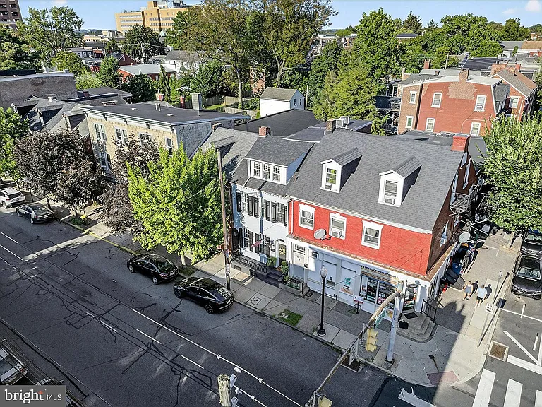 403 N Queen St — Photo 4