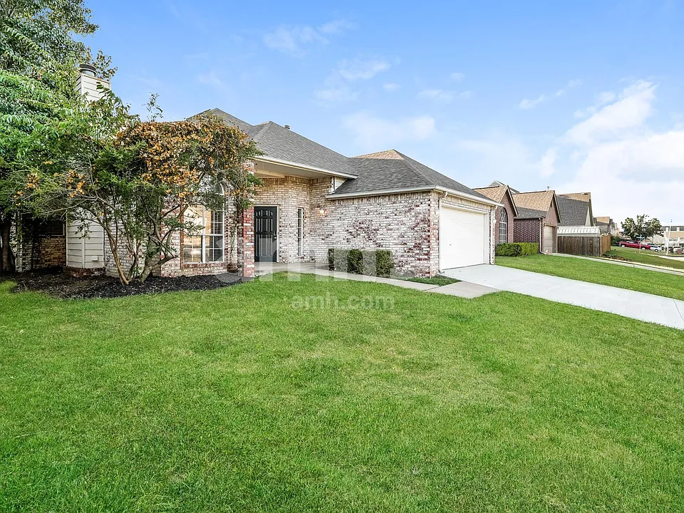1412 N Umbrella Ave