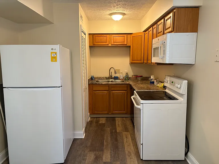 2415 Glenmawr Ave — Photo 8