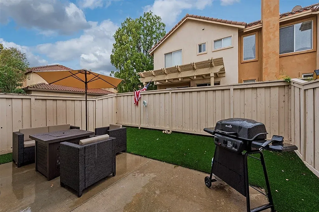 4 bed, 1651 sqft, $4,100 — Photo 4