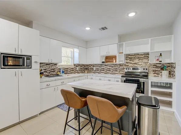 813 Barkley Street, Houston, TX 77022