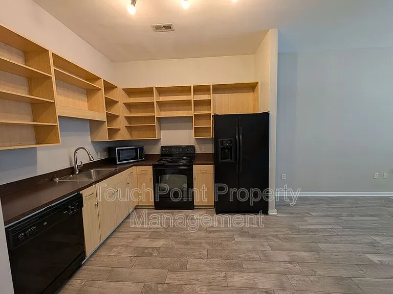 1020 E 36th St — Photo 5