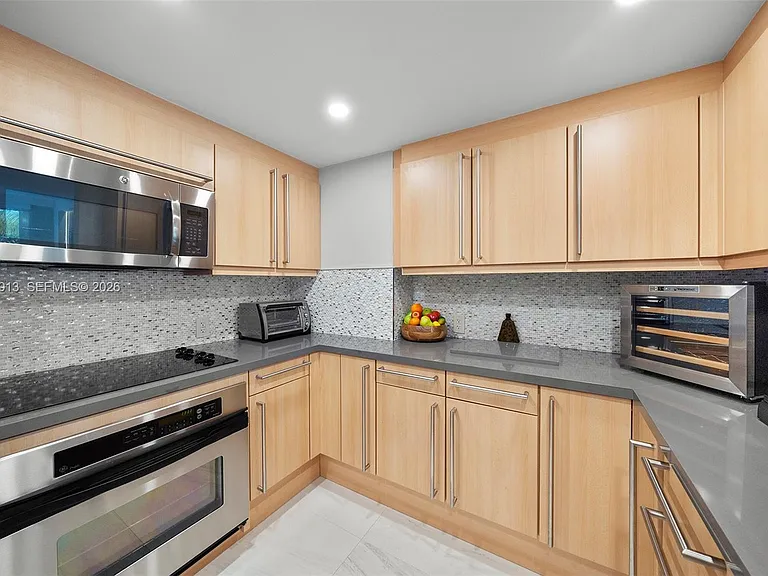226 Ocean Dr #3C — Photo 15
