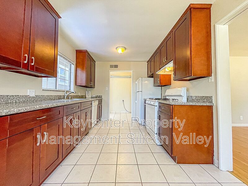 1st image of 865 N 15th St