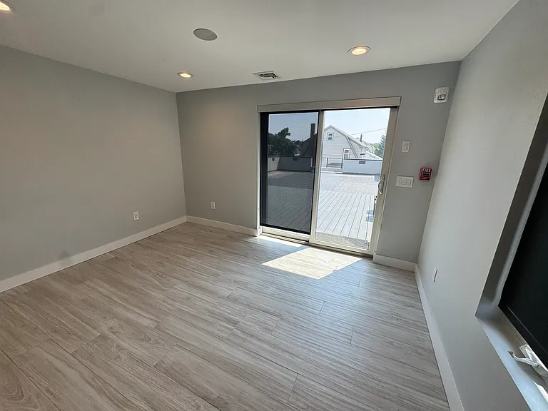 850 Main St #2 — Photo 5