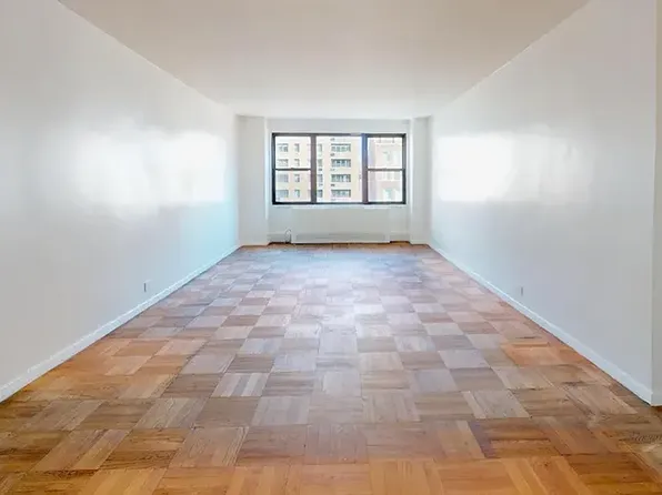 301 East 62nd Street image 8 of 22