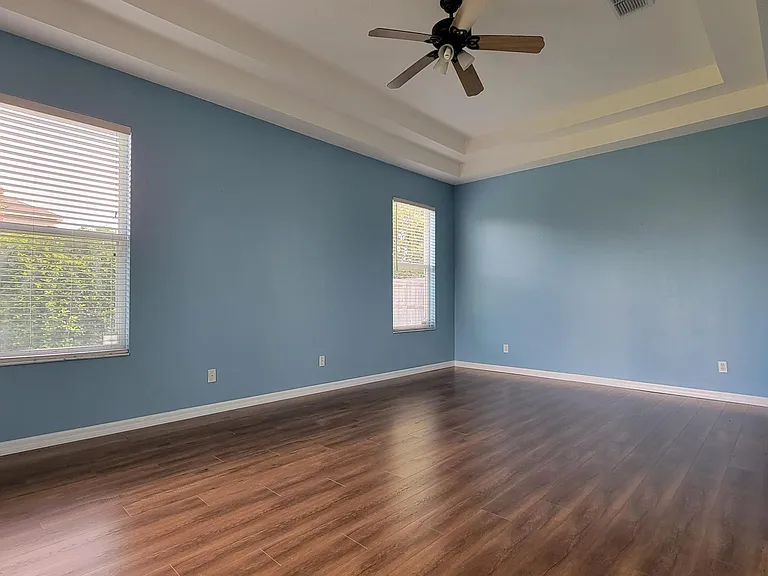 9841 Montclair Cir — Photo 10