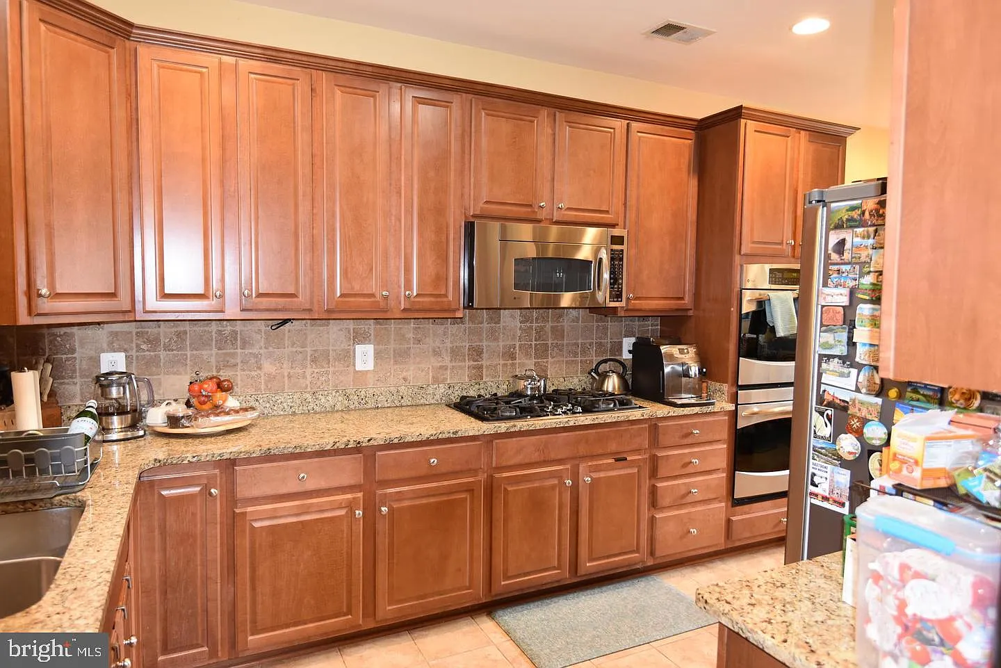 3 bed, 3.0 bath, 2452 sqft, $3,850 — Photo 3