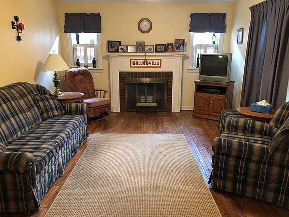 2nd image of 133 Holbrook St
