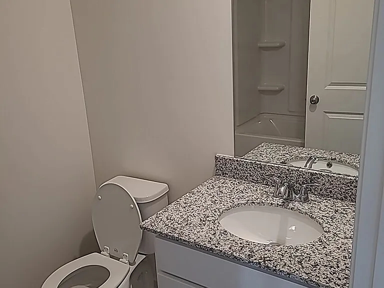 1041 Clifton Ct — Photo 3