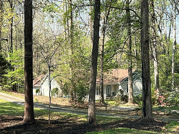 3rd image of 311 Woodfield Cir