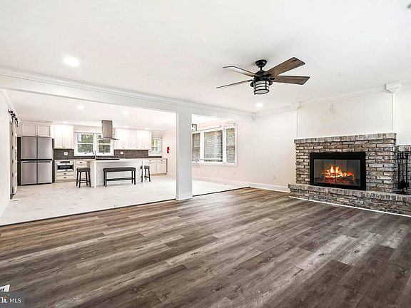 5th image of 52 Summit Dr