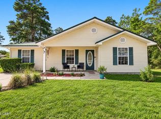605 Violet Ln W, Defuniak Springs, FL 32433