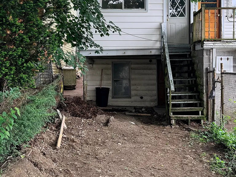 435 E 7th St — Photo 10
