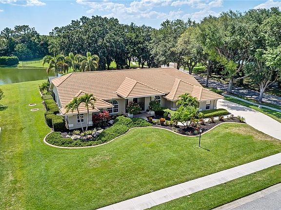 3rd image of 8801 Misty Creek Dr