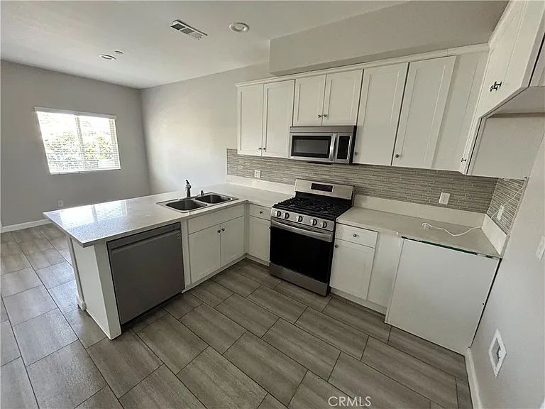 13665 Arrow Blvd #6 — Photo 24