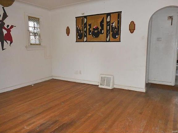 4th image of 10045 McCartney Ln