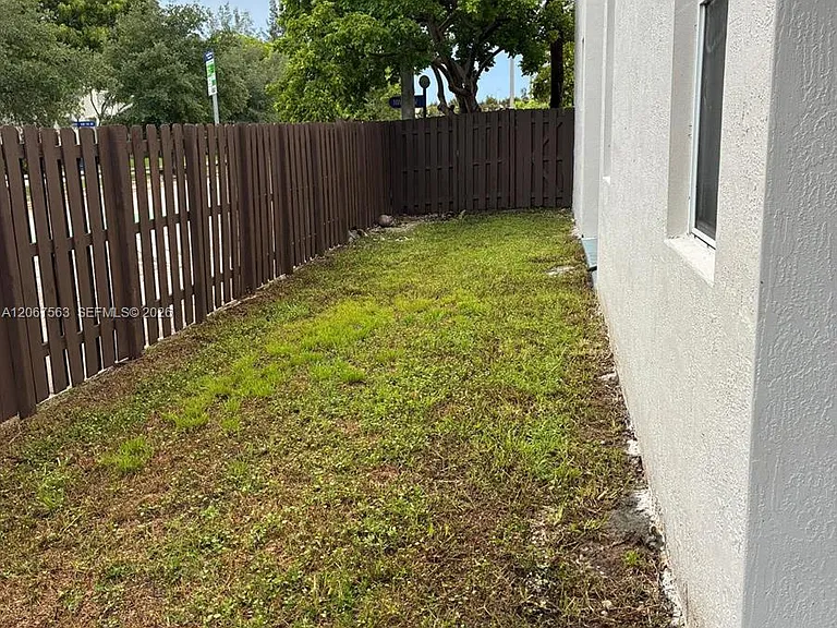 8205 NW 116th Ave — Photo 27