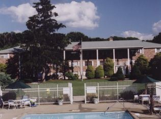 142 Edgemere Rd APT 2, Boston, MA 02132