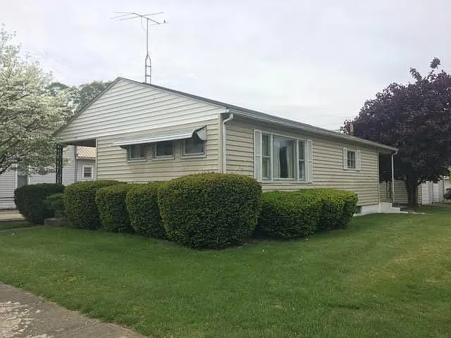 99 Roe Ave photo 1