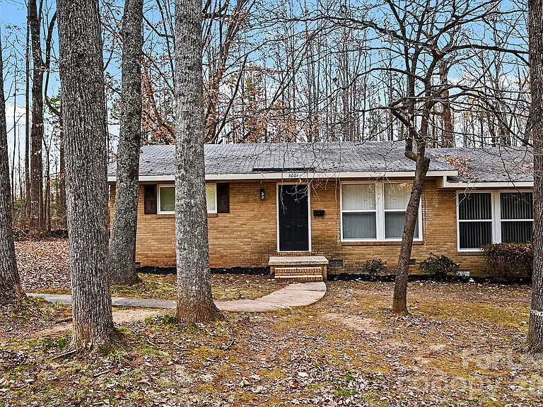 5001 Lakecrest Dr — Photo 4