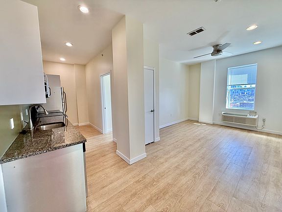 4th image of 249 S 49th St #8O6