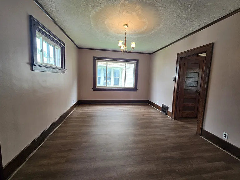 1335 Highland Ct — Photo 3