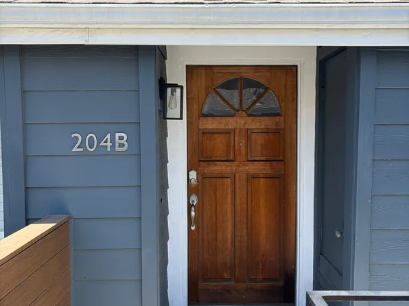 345 Avocado St APT 204B, Costa Mesa, CA 92627
