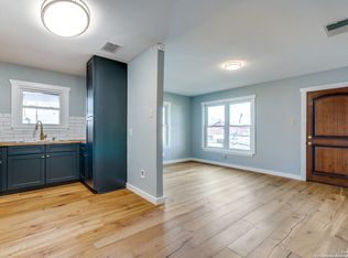 318 E Amber St, San Antonio, TX 78221