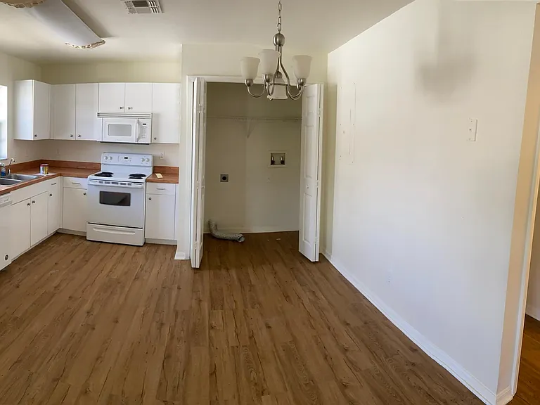 4605 28th St SW — Photo 10
