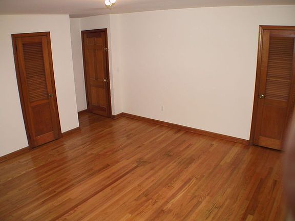 Master w/ His/Hers Closets