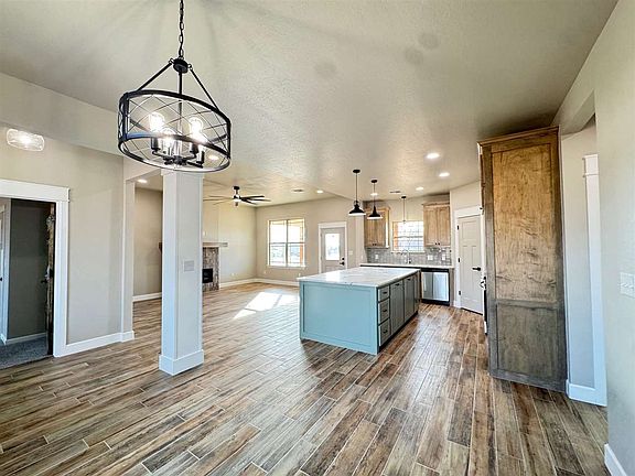 5th image of 237 Weaver Way