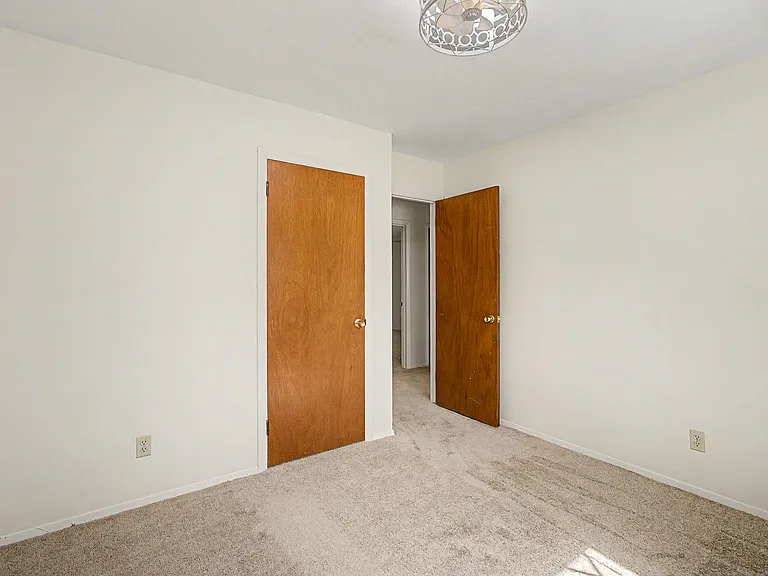 819 Gleneagle Dr — Photo 10