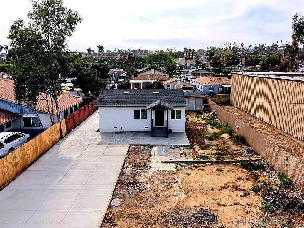 2 bed, 1.5 bath, 832 sqft, $3,500 — Photo 2