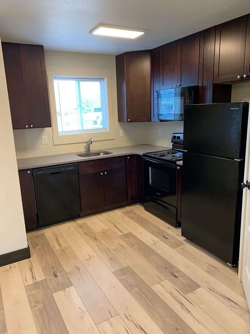 21 Appleway Drive — Photo 4