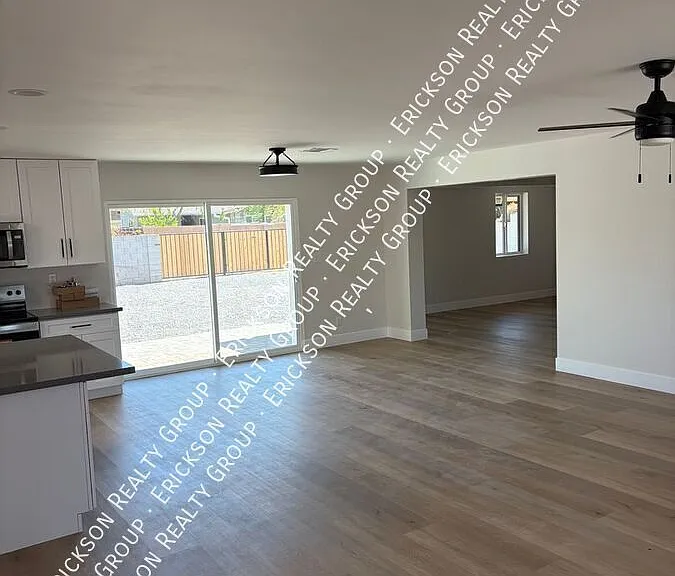 905 E 7th Pl — Photo 17