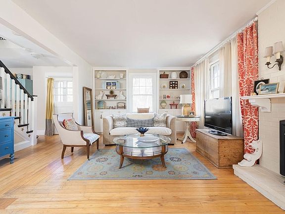 3rd image of 83 Woodchester Dr