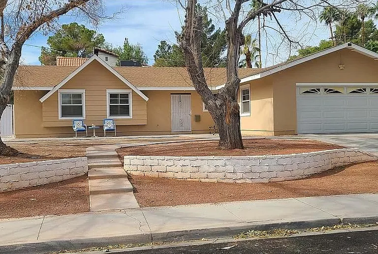 1308 Campbell Dr — Photo 1