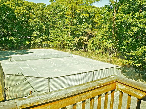 3rd image of 5 Jeffrey Ln
