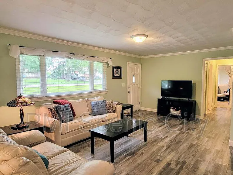 709 James Ave — Photo 7