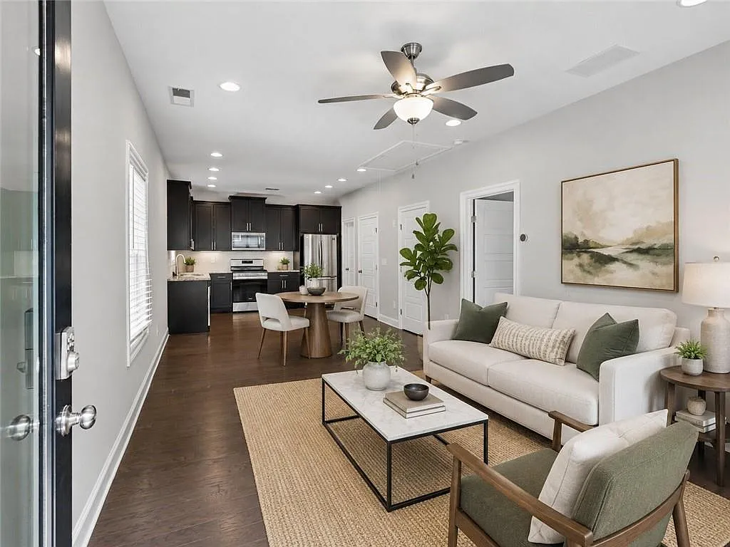 1 bed, 1.5 bath, 650 sqft, $2,000 — Photo 2