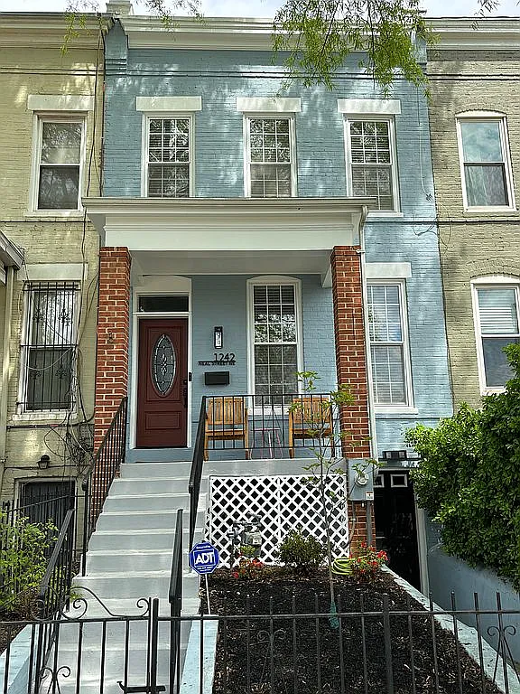 1242 Neal St NE photo 1