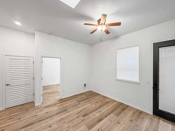 4th image of 560 N 1st Ave #2