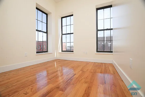 Rented by EXR | media 4