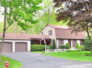 38 Northwoods Rd, Farmington, CT 06032